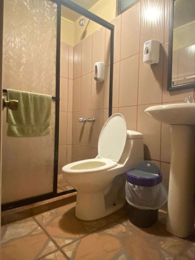 Hotel Uran Rivas Zewnętrze zdjęcie