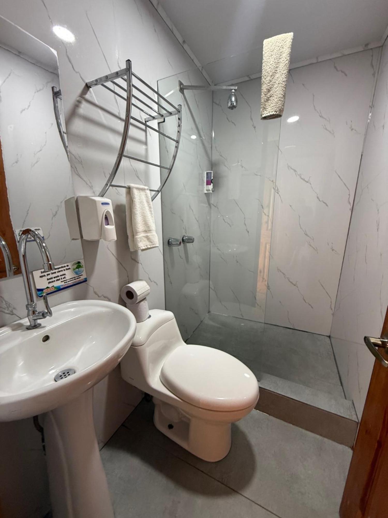 Hotel Uran Rivas Zewnętrze zdjęcie