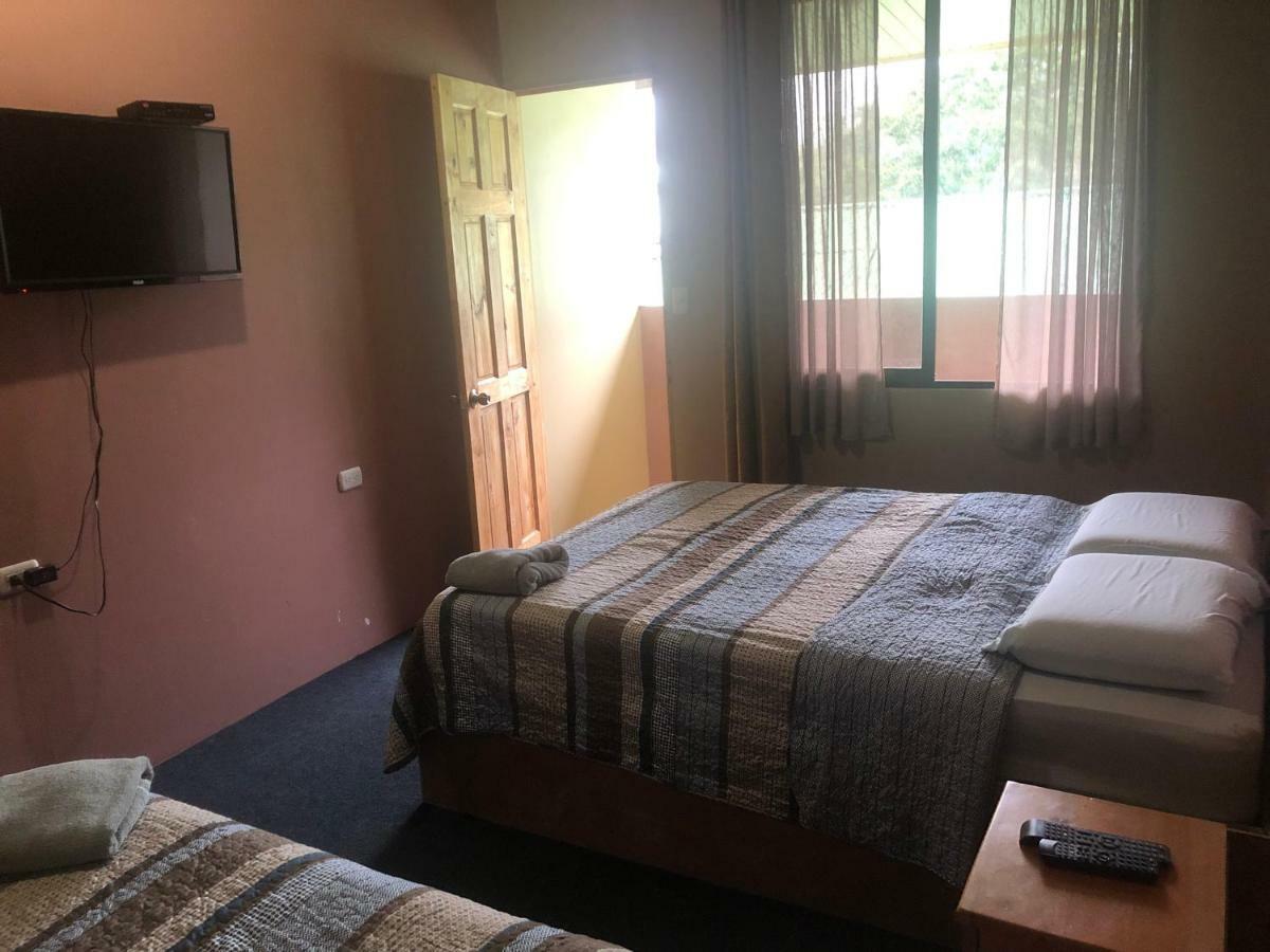 Hotel Uran Rivas Zewnętrze zdjęcie